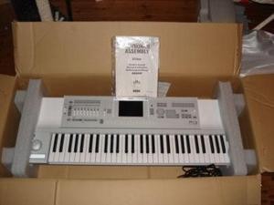  Korg Pa2XPro 76-key Arranger Keyboard................�1,000 EUR