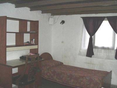 $900- Alojo NO FUMADORES, wi-fi, limpio y lavo ropa personal, Subte E