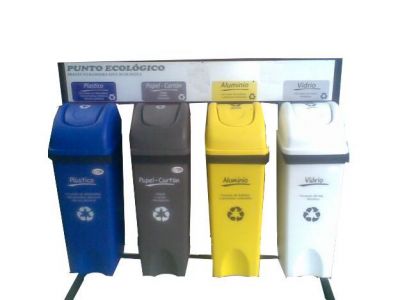 Punto ecol�gico / canecas para reciclaje y separaci�n de residuos s�lidos