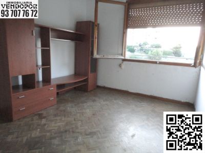 Piso en Alquiler en Ciutat Meridiana de Nou Barris, cuenta con 3 habitaciones totalmente exteriores