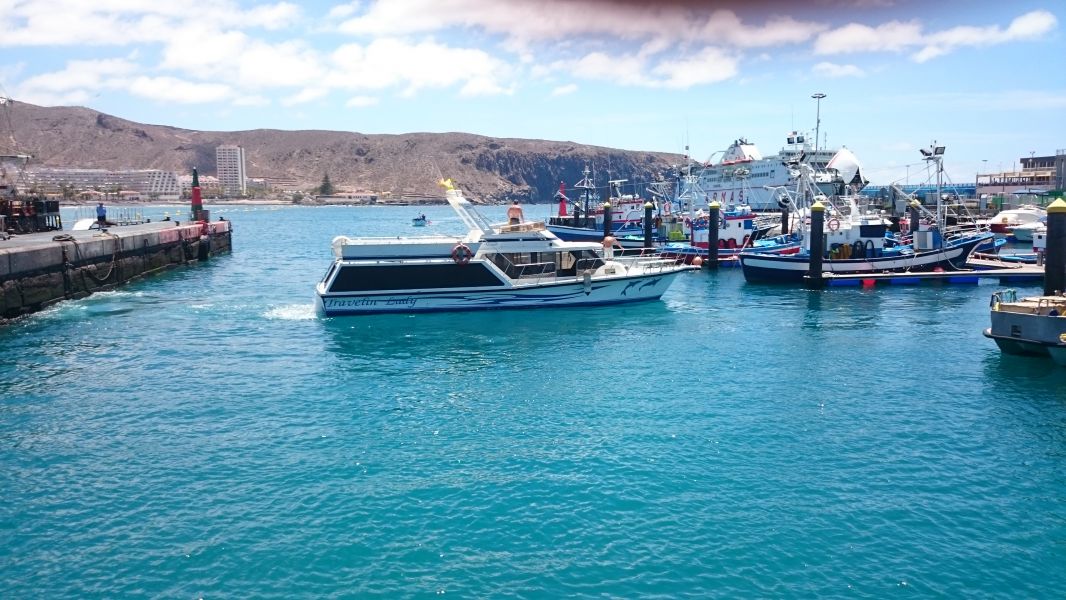 Barco de pasaje y turismo para 49 pax 