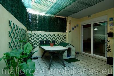 Planta baja con patio, terraza y parking en venta