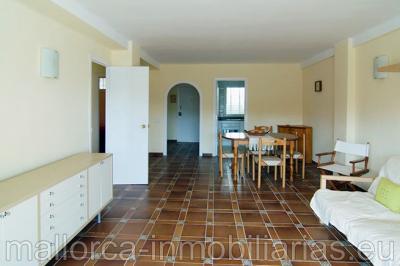 Apartamento con terraza cerca del mar en venta