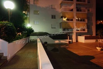 Planta baja con terraza y parking en venta