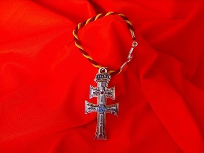 cruz de caravaca para colgar en el coche o casa