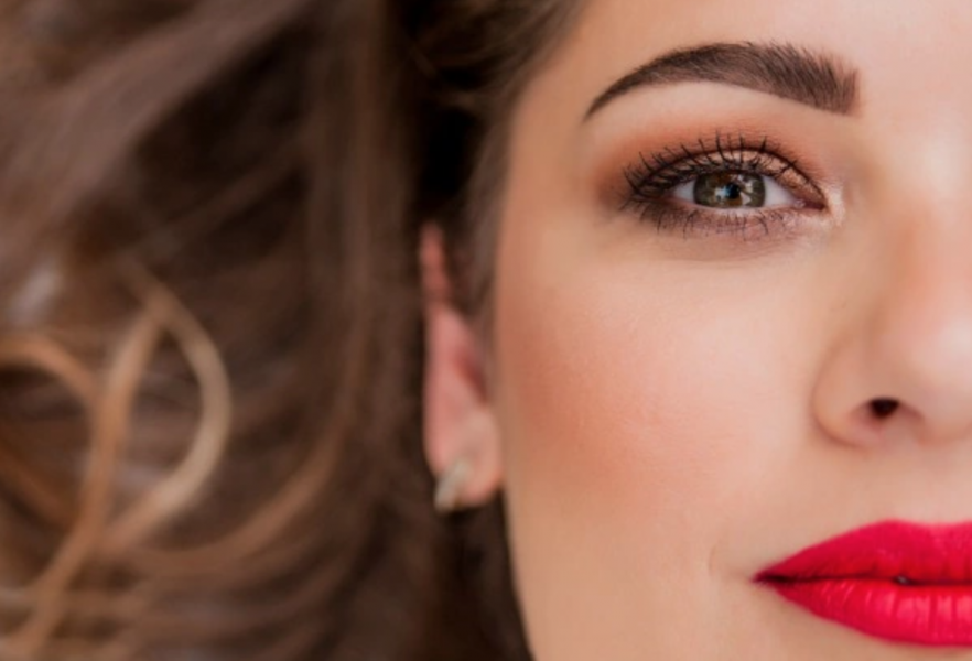 POLIESTETIC, tratamiento microblading de cejas y ojos en el Vendrell