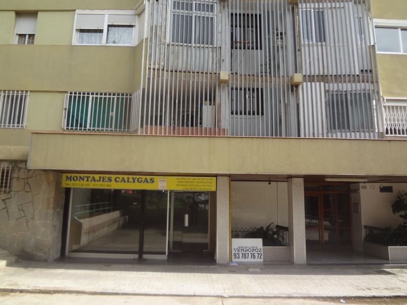 Local en venta de 60 m2 con acceso a portera