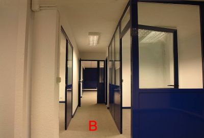 Local con oficinas, nave y entrada para vehiculos