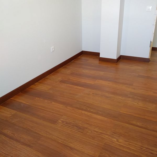 Montadores de suelos laminados tarimas flotantes