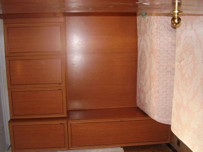 se alquila habitacion ,con ventana ala calle, a 300 euros