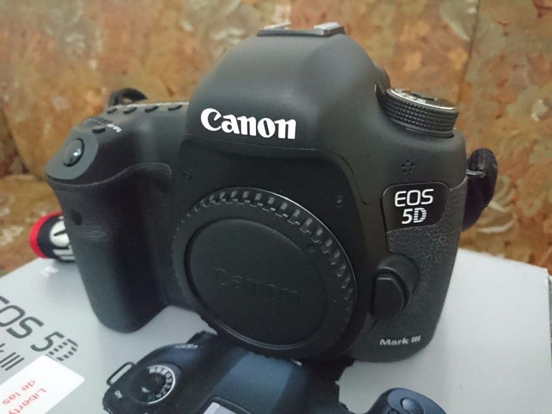 La cmara Canon EOS 5D Mark III 22.3MP Digital SLR.