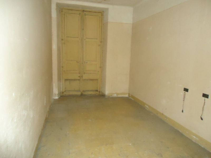VENTAS CASA VIEJA VENTA carrer olot P -180.000 , FIGUERES