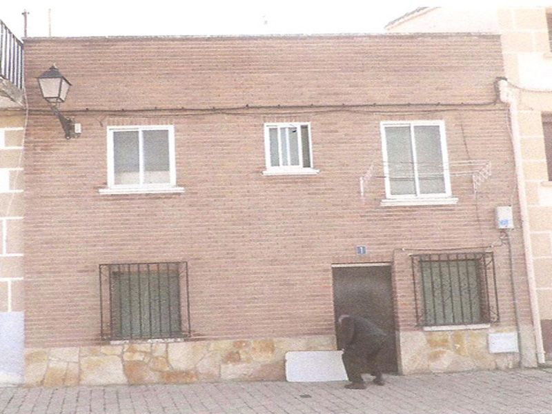 En Zona Estella (Allo) : (Ocasin) Vendo Casa Unifamiliar Adosada 