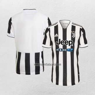 Camiseta de la primera equipación de la Juventus 2021-2022