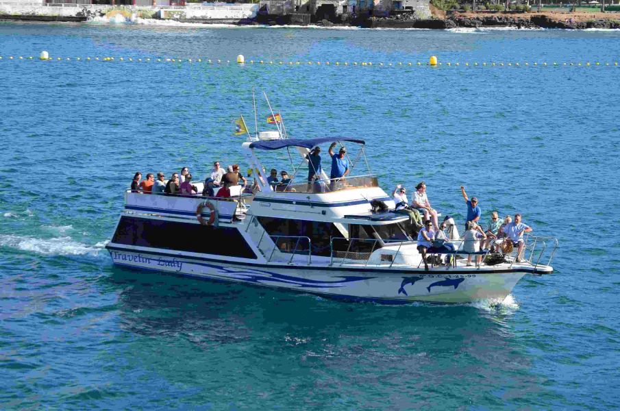 Barco de pasaje y turismo para 49 pax 