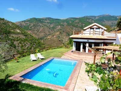 QUINTO PINO Casa rural con piscina climatizada y spa